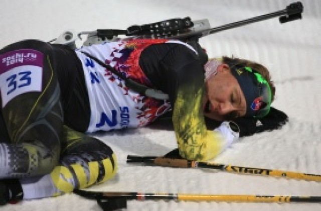 Кузмина грабна второ олимпийско злато в биатлона