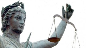 Правосъдието ЕС и златната Вавилонска кула за 415 млн паунда