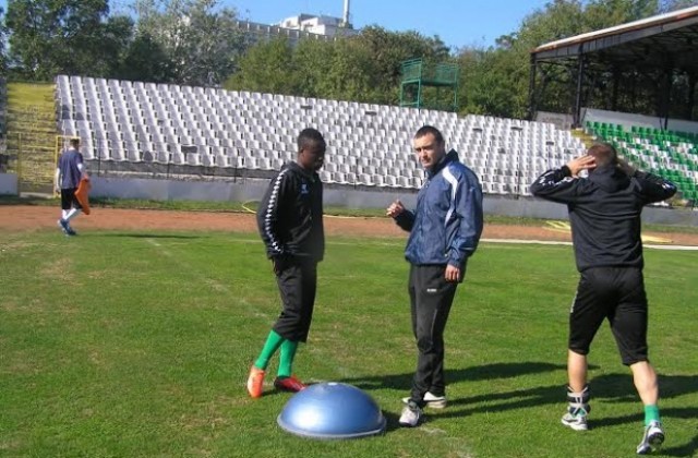 Окоро още в Испания, неуредици с документите го бавят за Черно море