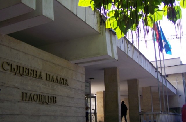 Съдят мъж, убил майка си