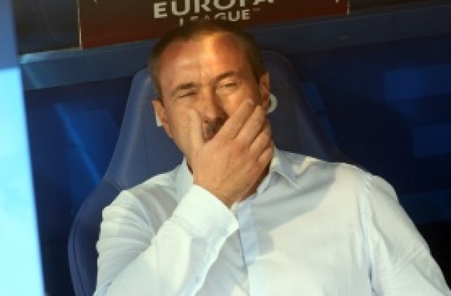 Стоилов залага на различни състави в последните две проверки