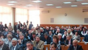 С 200 лв скачат заплатите на пазарджишките съветници