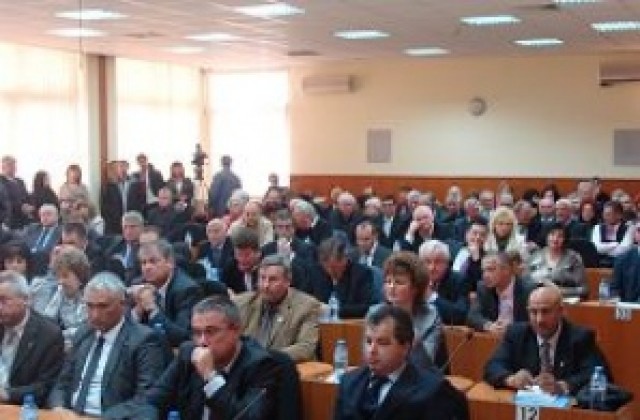 С 200 лв. скачат заплатите на пазарджишките съветници