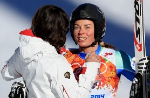 За първи път: Два златни медала в спускането при дамите