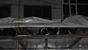 Задържаха 8 сирийци укрити в товарен автомобил