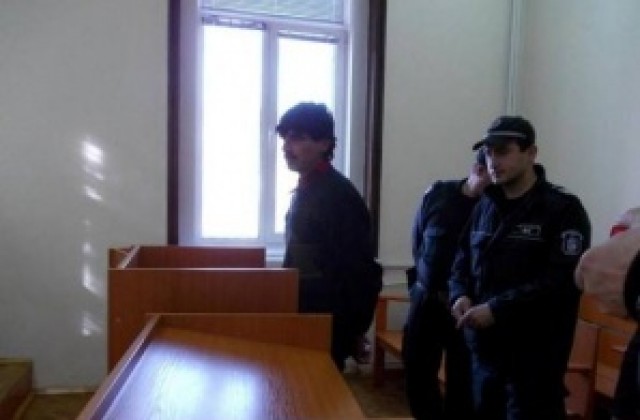 Убиецът от Казанлък остава в ареста