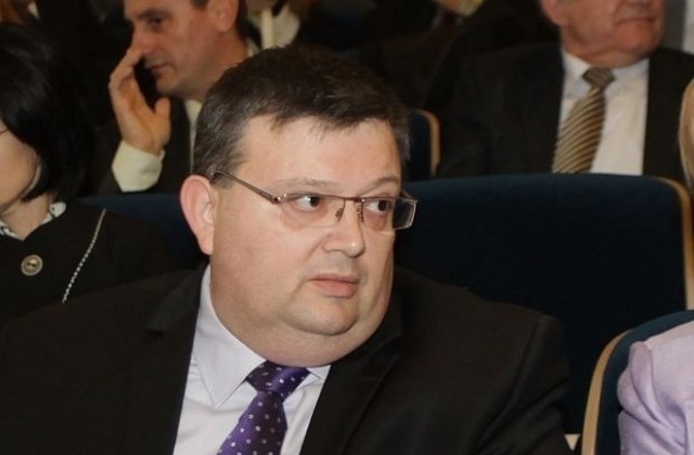 Цацаров към Пеевски и Цветанов: Не си правете евтин ПР на гърба на прокуратурата