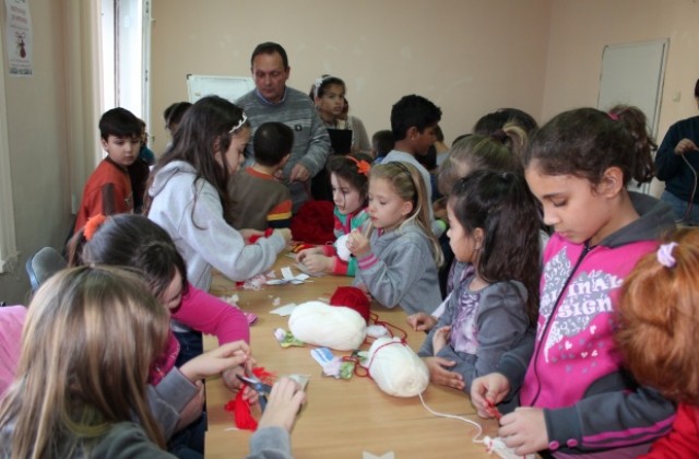 Работилница за мартеници в Елена