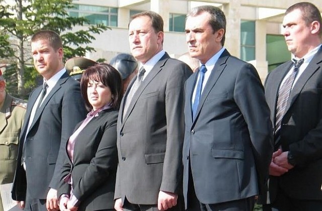 Правителството се стреми да защити интересите на превозвачите