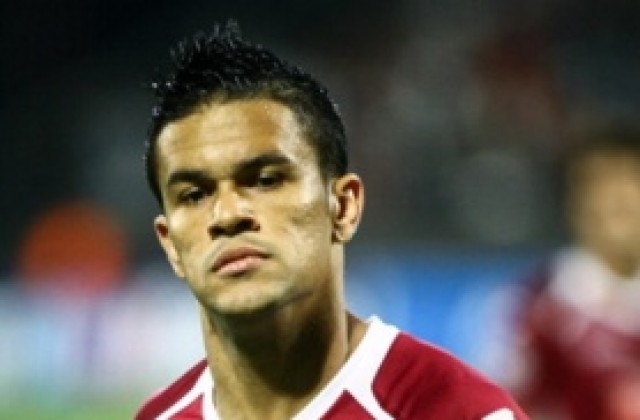 Рафаел Бастос пристига с агента си при Левски вечерта