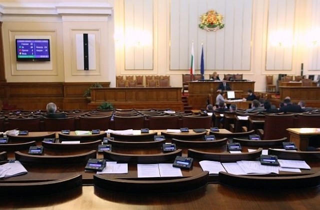 Депутатите мислят цяла нощ на какъв език да е предизборната агитация