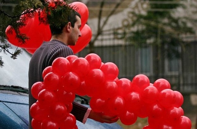 Светът отбелязва Деня на влюбените