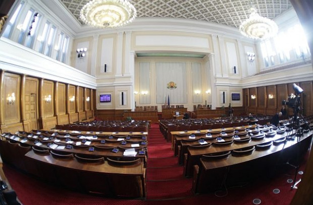 Депутатите решават на какъв език да е предизборната агитация