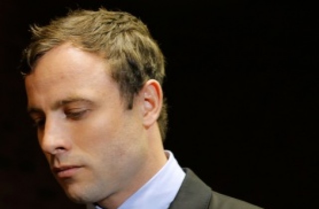 Писториус почете паметта на приятелката си година след фаталната стрелба