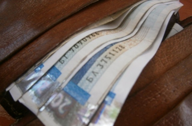 Работната заплата и пенсиите - основен източник на доходи