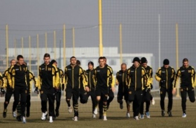 Ботев подновява тренировки в Пловдив в понеделник