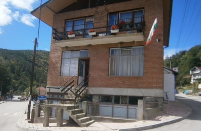 ВМРО с дарение за възрастна жена от босилеградско село