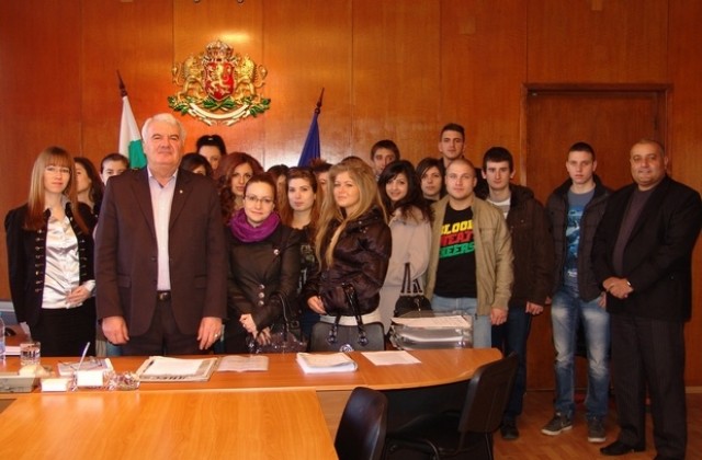 23 студенти от ВТУ на стаж в Областна администрация