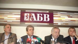 Първанов АБВ води разговори с половин дузина партии за коалиция