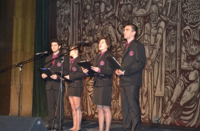 55 години от създаването си празнува Езикова гимназия