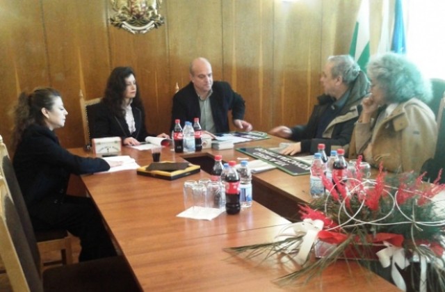 Румънски бизнесмен дарява указателни табели на Бяла