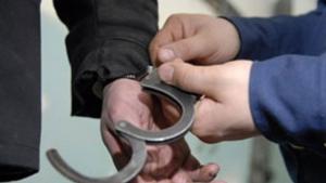 Арестуваха двама мъже за уличен обир