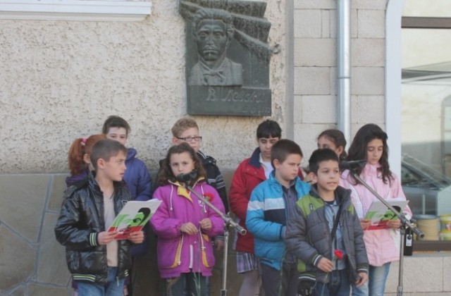 С възпоменателно шествие в Елена почетоха 141 години от гибелта на Левски