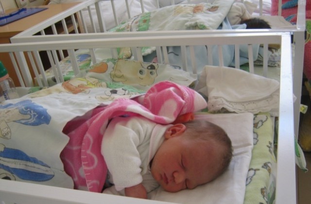 Повече бебета в Дупница от началото на годината
