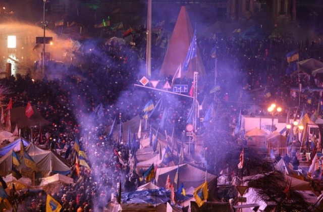 Милицията щурмува площад „Независимост” в Киев (ВИДЕО)