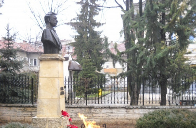 Общоградско поклонение в памет на Апостола