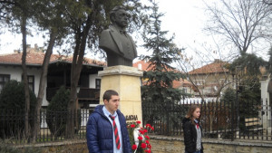 Стотици добричлии се поклониха пред паметника на Апостола