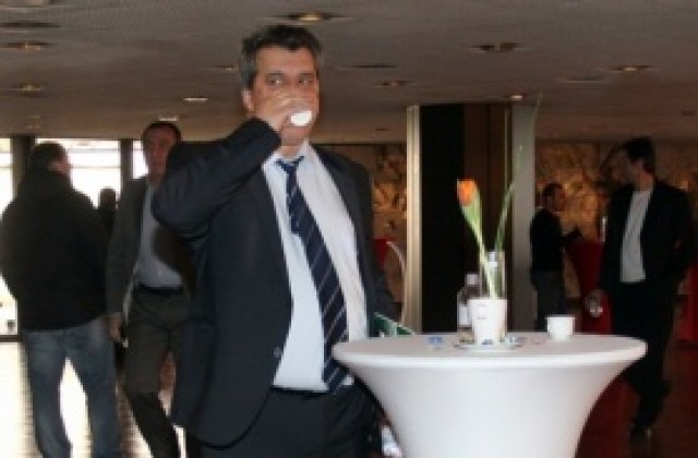 Батков: Няма да замразяваме строежа на стадиона, ще се оправяме сами