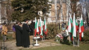 Десетки габровци почетоха по обяд паметта на Апостола