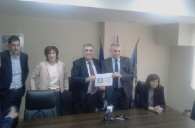 Българи от Япония и Австралия подкрепят референдума на президента