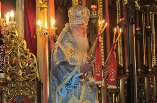 Да се поучим от Левски на родолюбие, призова патриарх Неофит