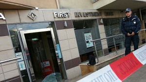 Полицията откри колата на обирджиите на банковия клон