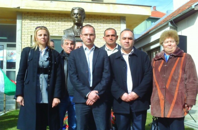 ВМРО с дарение за възрастна жена от Дукат