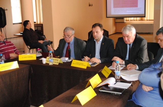 Даниел Панов откри дискусия за ролята на електроснабдяването в индустриализацията