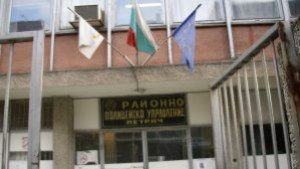 Откраднаха 4 500 лв от автомобил