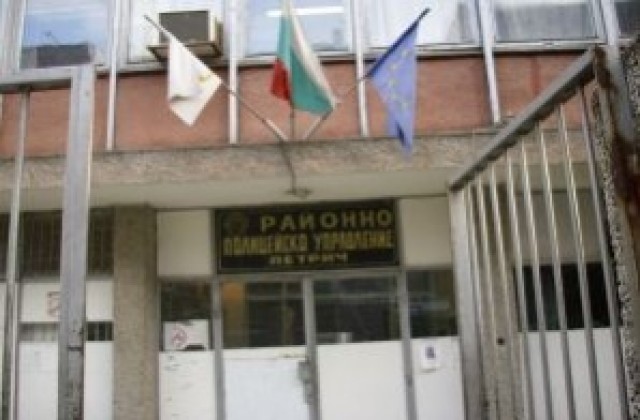 Откраднаха 4 500 лв. от автомобил