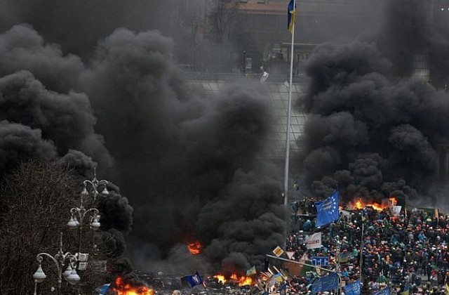 Сблъсъци в Киев и в деня на примирие, десетки убити и стотици ранени