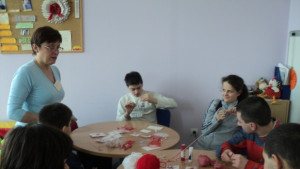 Със свои мартеници деца с увреждания от В Търново подпомагат