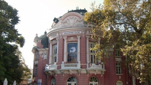 Комедията Глупаци с предпремиера тази вечер