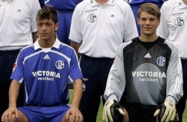 СНИМКА: Нойер и Йозил били съотборници още като 9-годишни