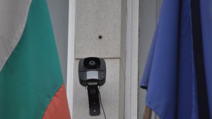 Монтираха птицегон на сградата на Община Видин