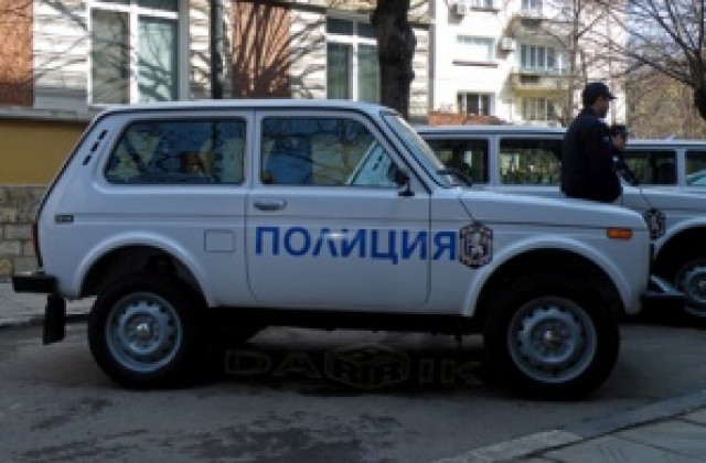 Задържаха полицайка с подкуп