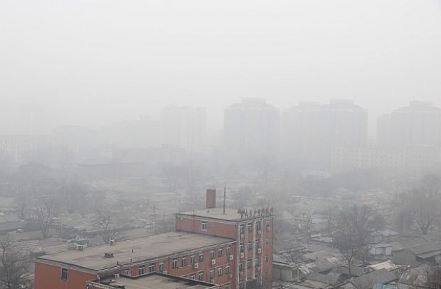 Пекин вдигна нивото на тревога за замърсяване на въздуха