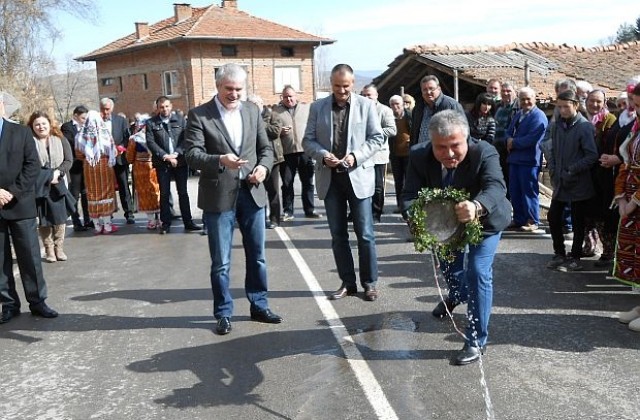 Москов откри ремонтиран път