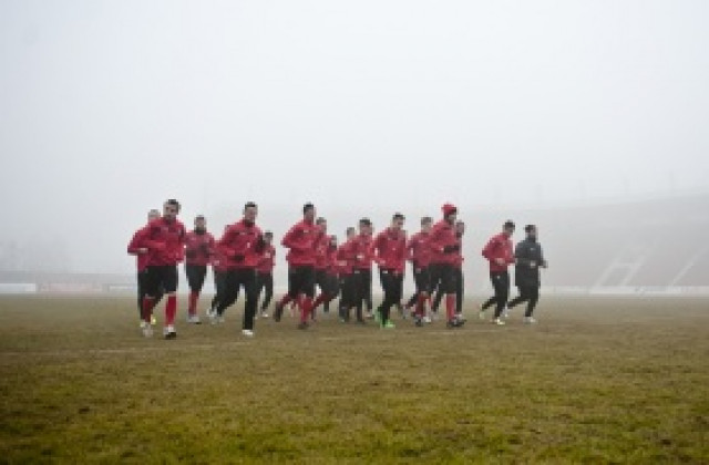 Гигов тренира с Локо Сф, Трифонов черпи за ЧРД