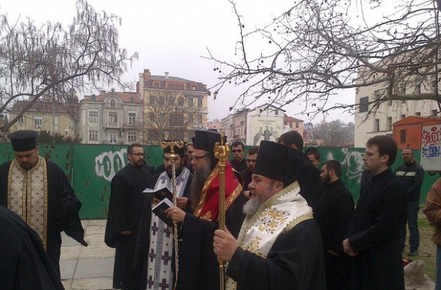 Двама митрополити на панихидата за патриарх Кирил